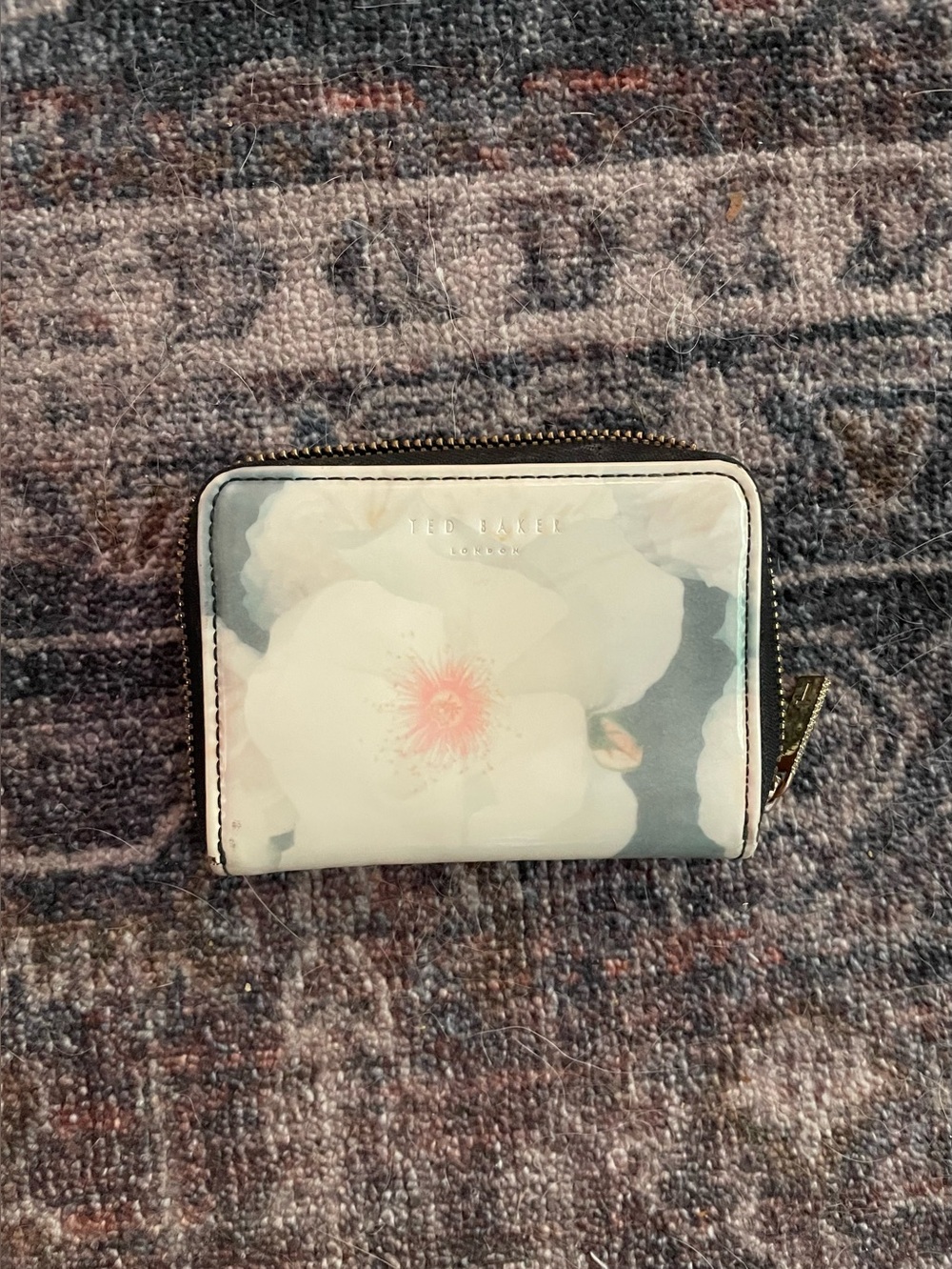 🍓Ted baker kirsty wallet in gardenia print🍓